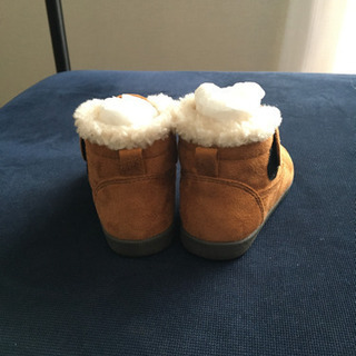 【新品】無印　ボア使い　ハイカットシューズ　13㎝の画像