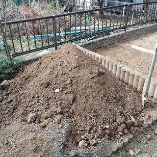 庭の土差し上げます。 残土の画像