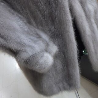 サガミンク　毛皮　ハーフコート　ネーム有　SAGA　MINK　サイズ：F　グレー系の画像