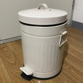 (引き取り先決定しました)ゴミ箱あげます。