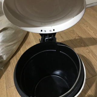 (引き取り先決定しました)ゴミ箱あげます。の画像