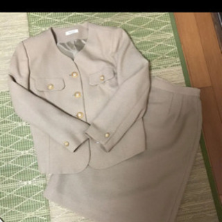 フォーマルスーツ　スカート　ベイジュ