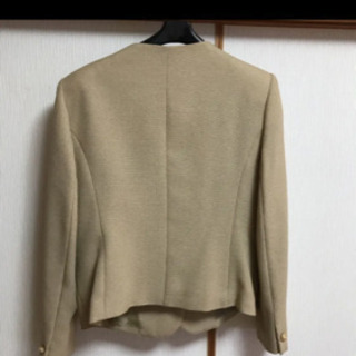 フォーマルスーツ　スカート　ベイジュの画像