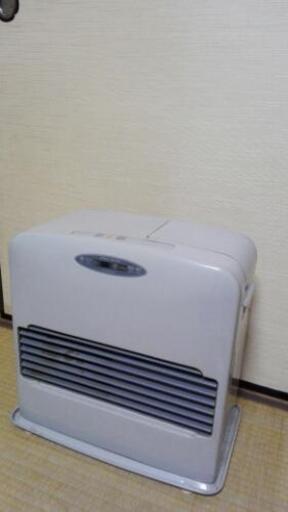 ・日立製石油ファンヒータOVF-G/24W　2600円