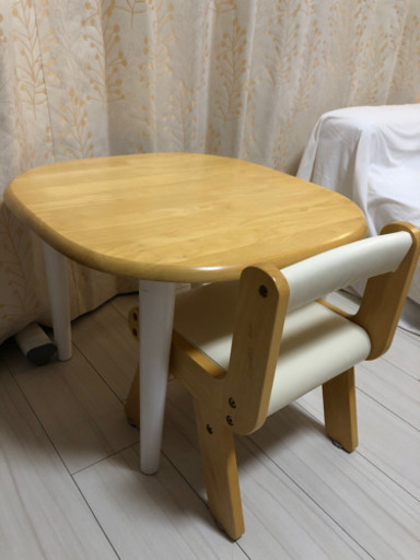 天然木　子供用　2個イス（1個新品）とテーブルセット　