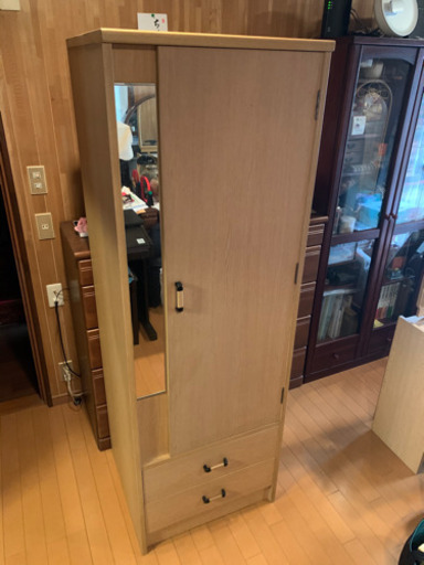 12/5まで　白木造り風の洋服ダンス　鏡も付いて簡単チェック出来ます