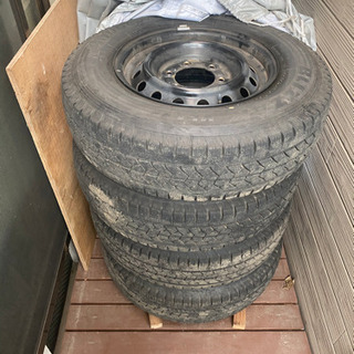 ハイエース用スタッドレスタイヤ　受け渡し様決まりましたの画像