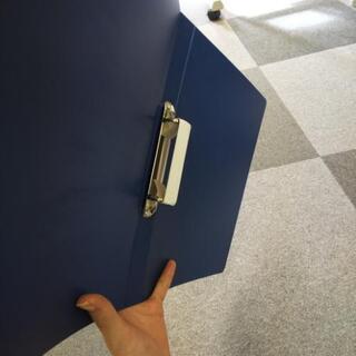 急ぎ！新品ファイル  (中古もあり)赤と紺色の画像