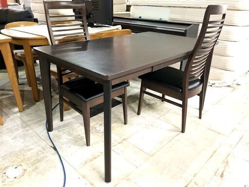 札幌近郊　送料無料　ダイニングテーブル　2人用　引出付き　135cm