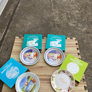 非売品　未使用　イラストお皿　1枚5０円