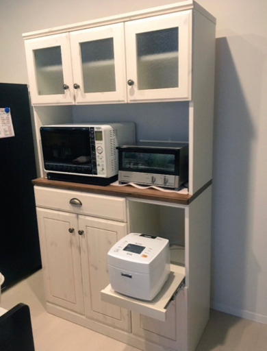 明日取りに来られる方！食器棚