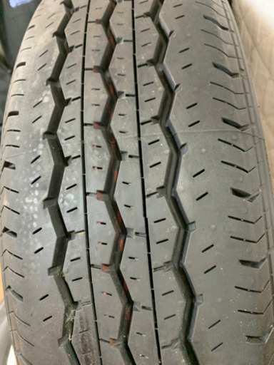 『ほぼ新品』ハイエースタイヤ 4本 RD-613 ? しげん屋
