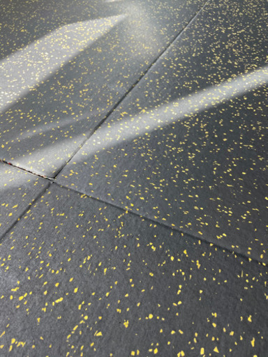 【5枚セット】業務用 硬質ラバーマット 100cm×100cm×2.5cm ジムマット ダンベル パワーラック などに おまけに切れ端