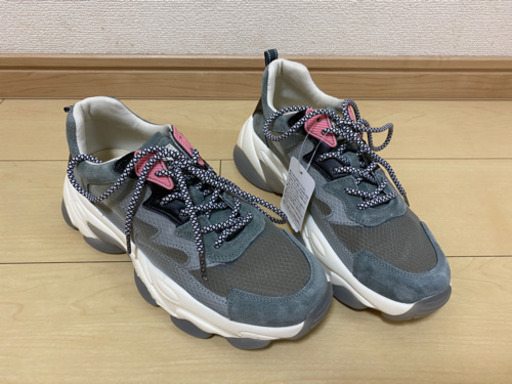 スニーカー