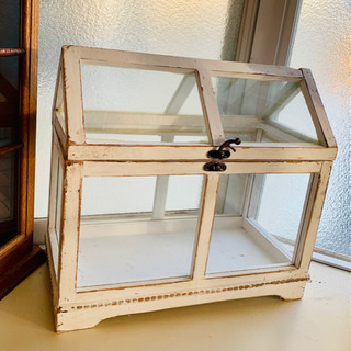 シャビーなガラスディスプレイBOX