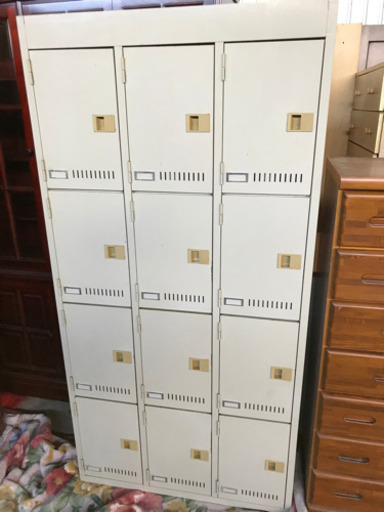 鉄製収納ロッカー