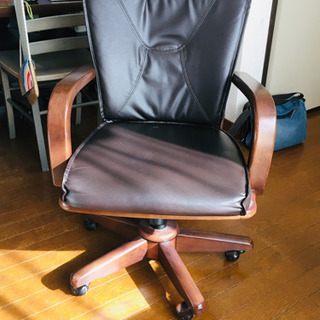 ダイニングテーブルとイス4脚の画像