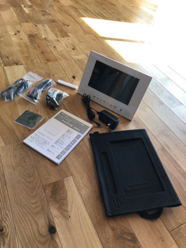 お値下げ中　防水9インチ　フルセグチューナー内蔵　ポータブルDVDプレーヤー