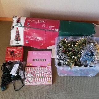 クリスマスツリー180cmと飾りとイルミネーションライトのセットです。