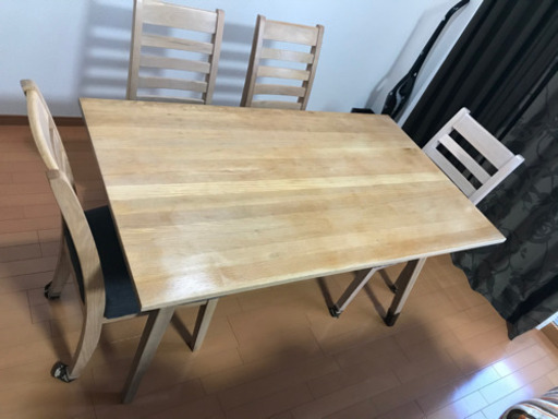 ダイニングテーブル　イス４脚　セット