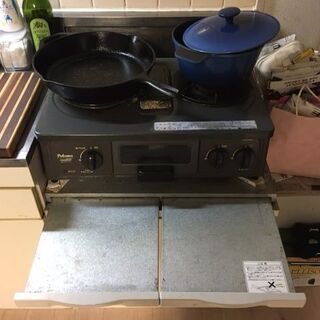 ガスコンロ（都市ガス）と引き出しカウンターの画像