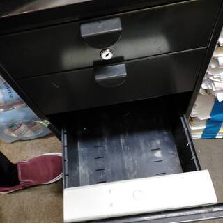 机横に置く引き出しです！古いですが使えますの画像