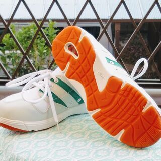 【新品未使用】スニーカーの画像