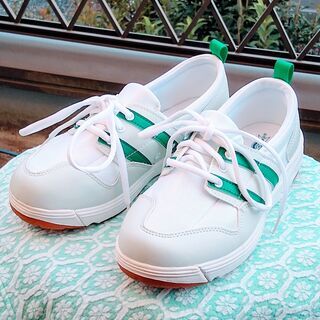 【新品未使用】スニーカー