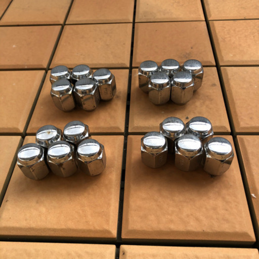 セレナ　スタッドレス　４本セット