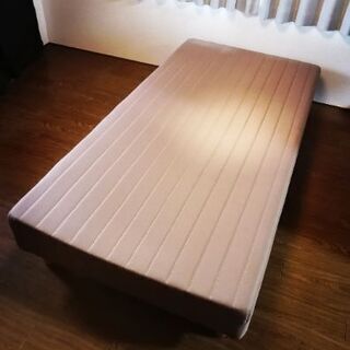 モダンデコ 脚付きマットレスシングルベッド 