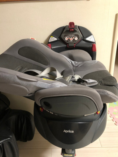 アップリカ　チャイルドシート ディアターン　シルバー新生児から４歳位まで