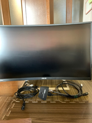 ASUS社　湾曲型32型ディスプレイ