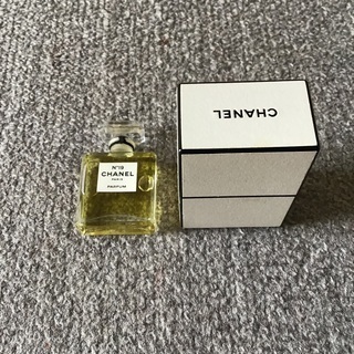 シャネルN°19 perfume 7.5mlの画像
