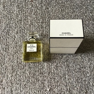 シャネルN°19 perfume 7.5mlの画像
