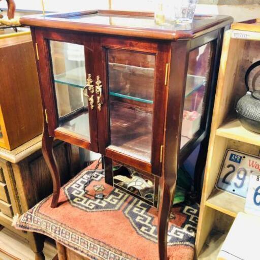 【売約済み】キャビネット　飾り棚　ガラスケース　ショーケース　ビンテージ　検　アンティーク調　猫脚　イタリア製