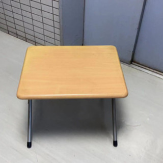 折畳テーブルの画像