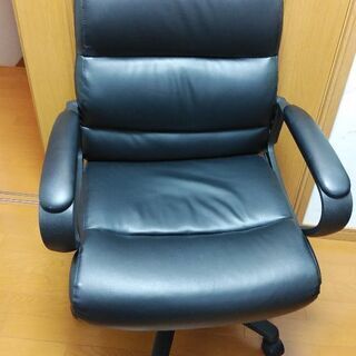 オフィスチェアー肘掛け付