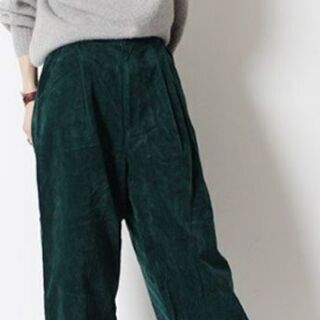 未使用のブランド・パンツ、スカート等格安でお譲りします。