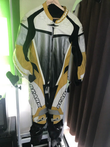 革ツナギ　バイク　レース