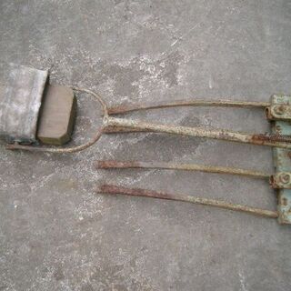 自家製農具　足踏み式畑起こし　古いの画像