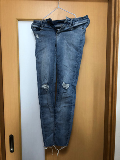 高校を卒業した女子の服多数