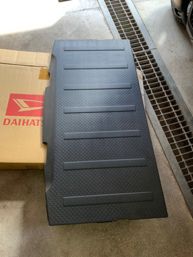 ダイハツウェイク初期型　荷室台