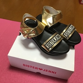 JENNIジェニィ　かわいいサンダル24センチ