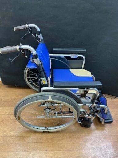 自走型　車いす　MIKI　SKT-1000 【室内の狭い場所をスイスイ移動。 さらに使いやすく進化をとげた「スキット」。 自走型は現行