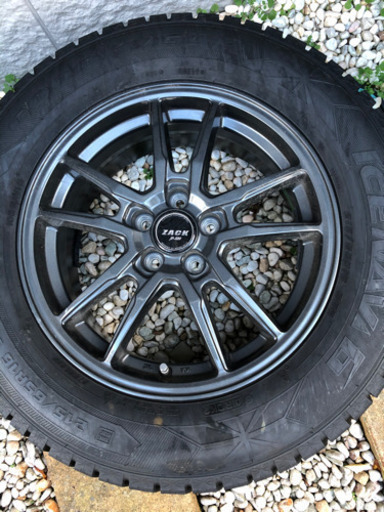 スタッドレスタイヤ　R16/215/65 ICE Navi6