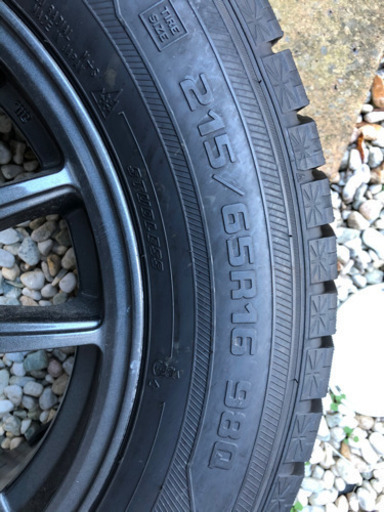 スタッドレスタイヤ　R16/215/65 ICE Navi6