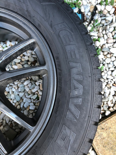 スタッドレスタイヤ　R16/215/65 ICE Navi6