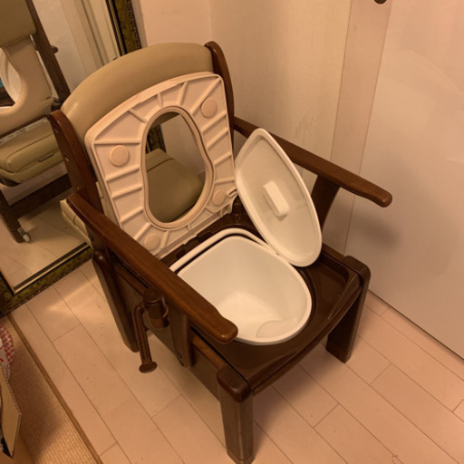 介護　家具調ポータブルトイレ　おまけ付き