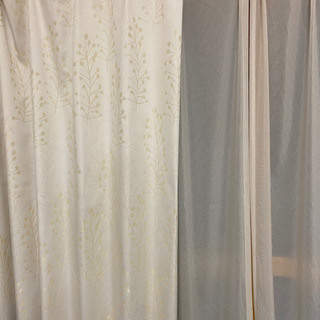 遮光カーテンとレースカーテンの画像