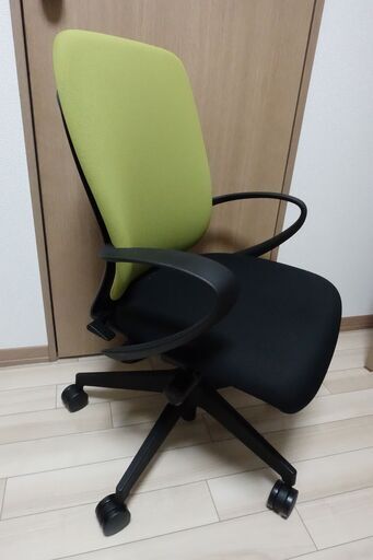【売ります】【美品】イトーキ(ITOKI)　オフィスチェア　fulgo(フルゴチェア)シリーズ　固定ループ肘付・ハンガー付・説明書付